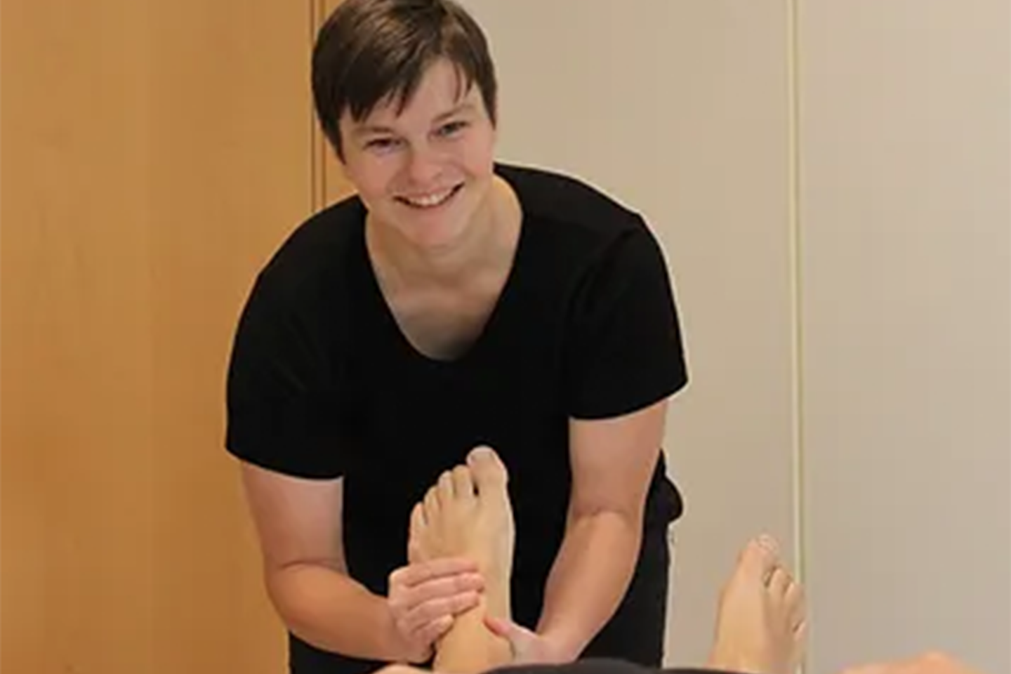 60 minutters førstegangsbehandling for osteopati hos Bernadette Pohl (1 av 4) (2 av 4)