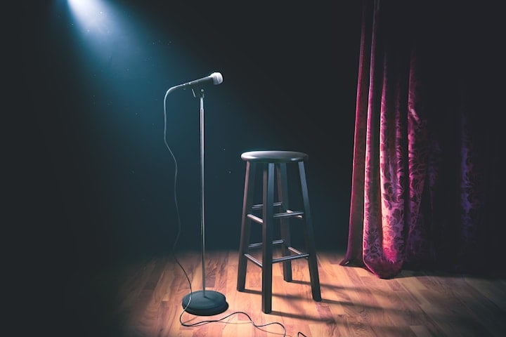 Stand-up inkl. välkomstdrink på Comedy Club Hornstull
