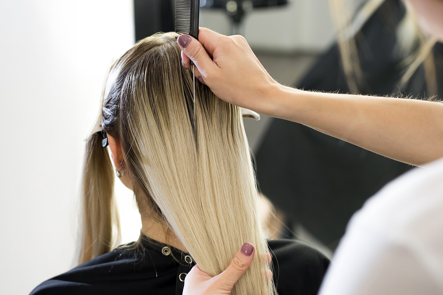 Balayage, ombre eller slingor inkl. klippning hos Salong Isax Södermalm