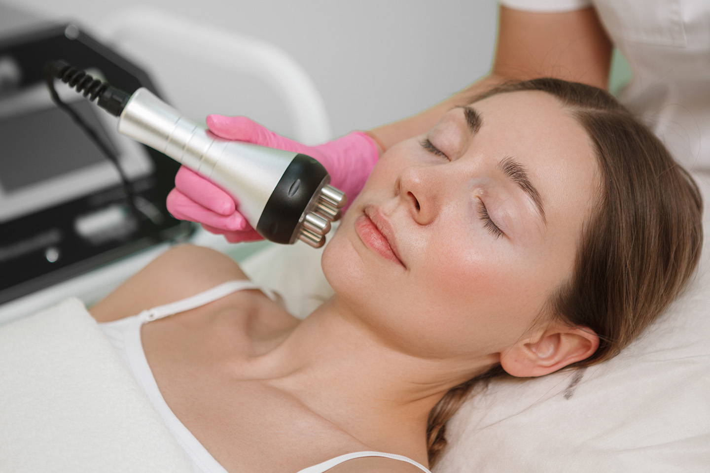 RF-Lifting för ansikte hos Relax & Beauty Norra Djurgården