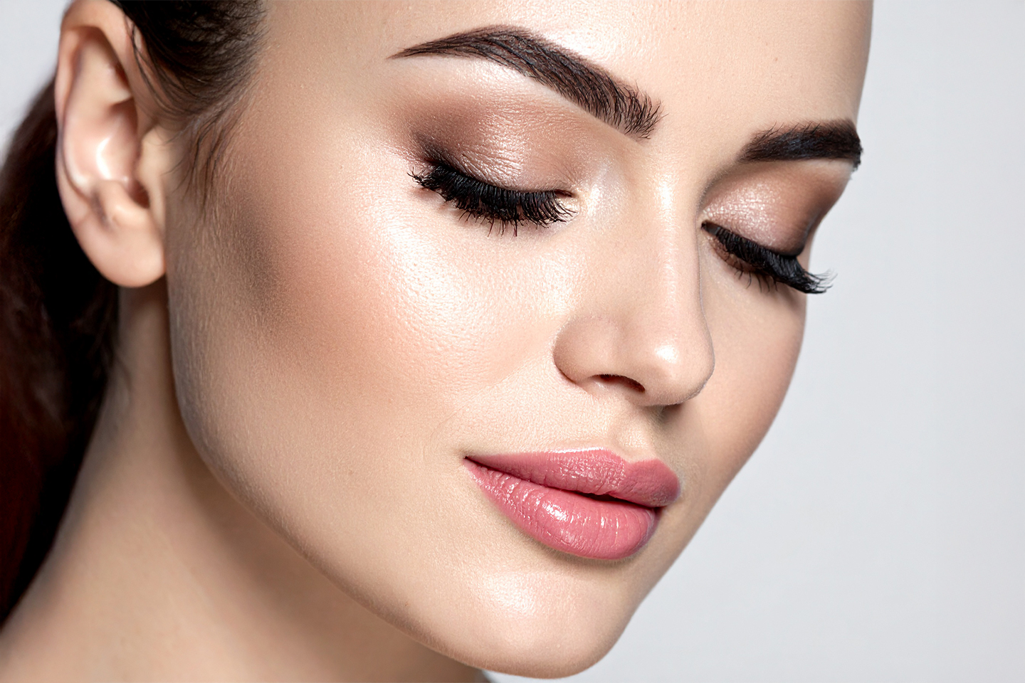 Velg mellom Permanent vippeløft og Brow lamination hos Novalié på Frogner