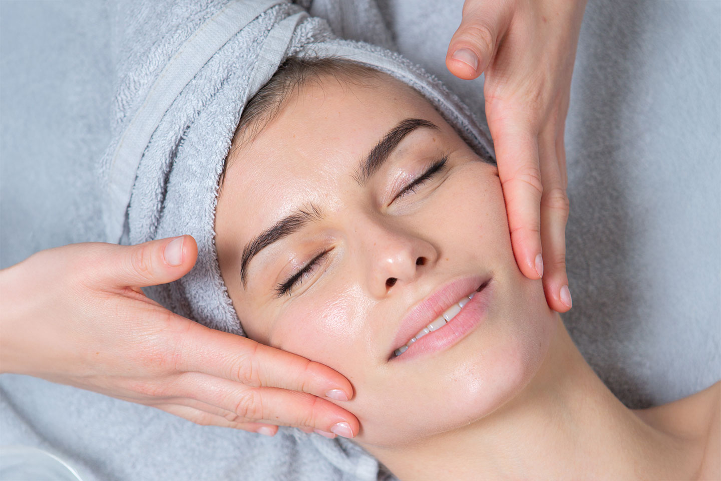 Lystergivande ansiktsbehandling 40 min hos Hamam & SPA i Linné