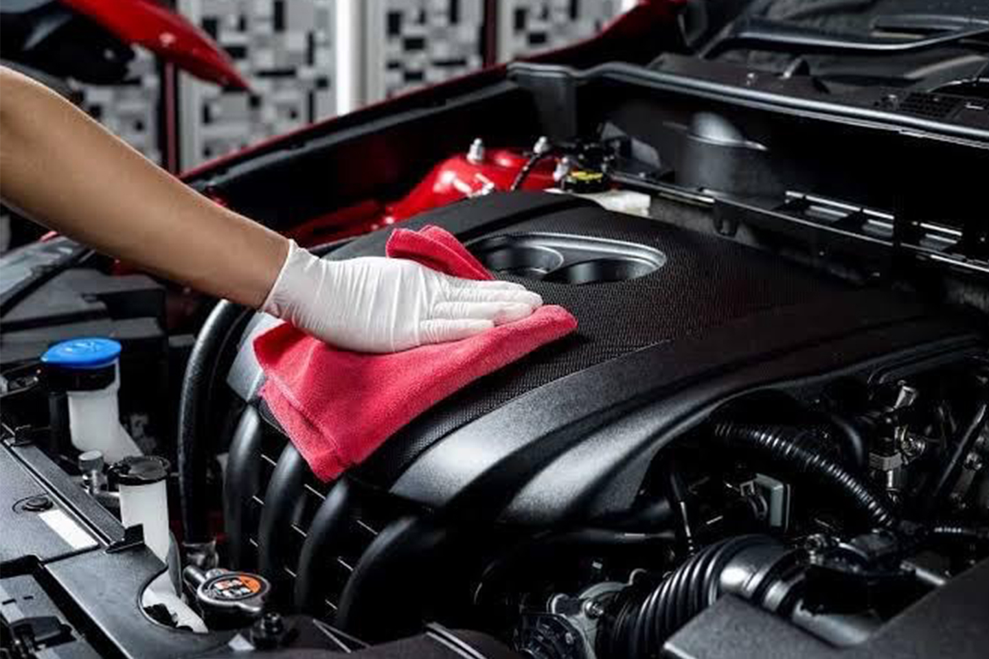 Gi bilen din en supervask inkl. motorvask hos Sofienberg Bilvask Bilpleie - Detailer Cliairmax AS