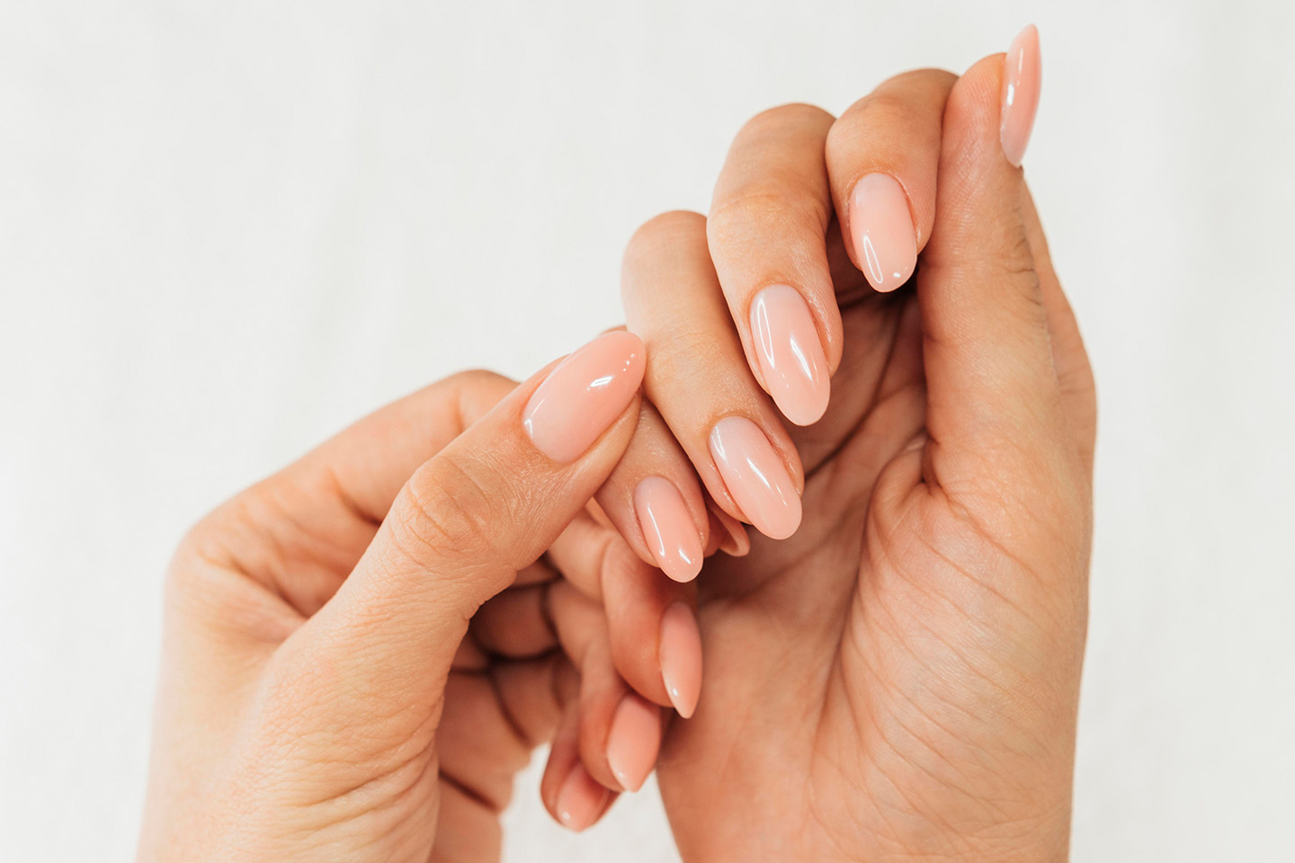 Gelenaglar med eller utan förstärkning hos Palomaa Beauty i Johanneshov