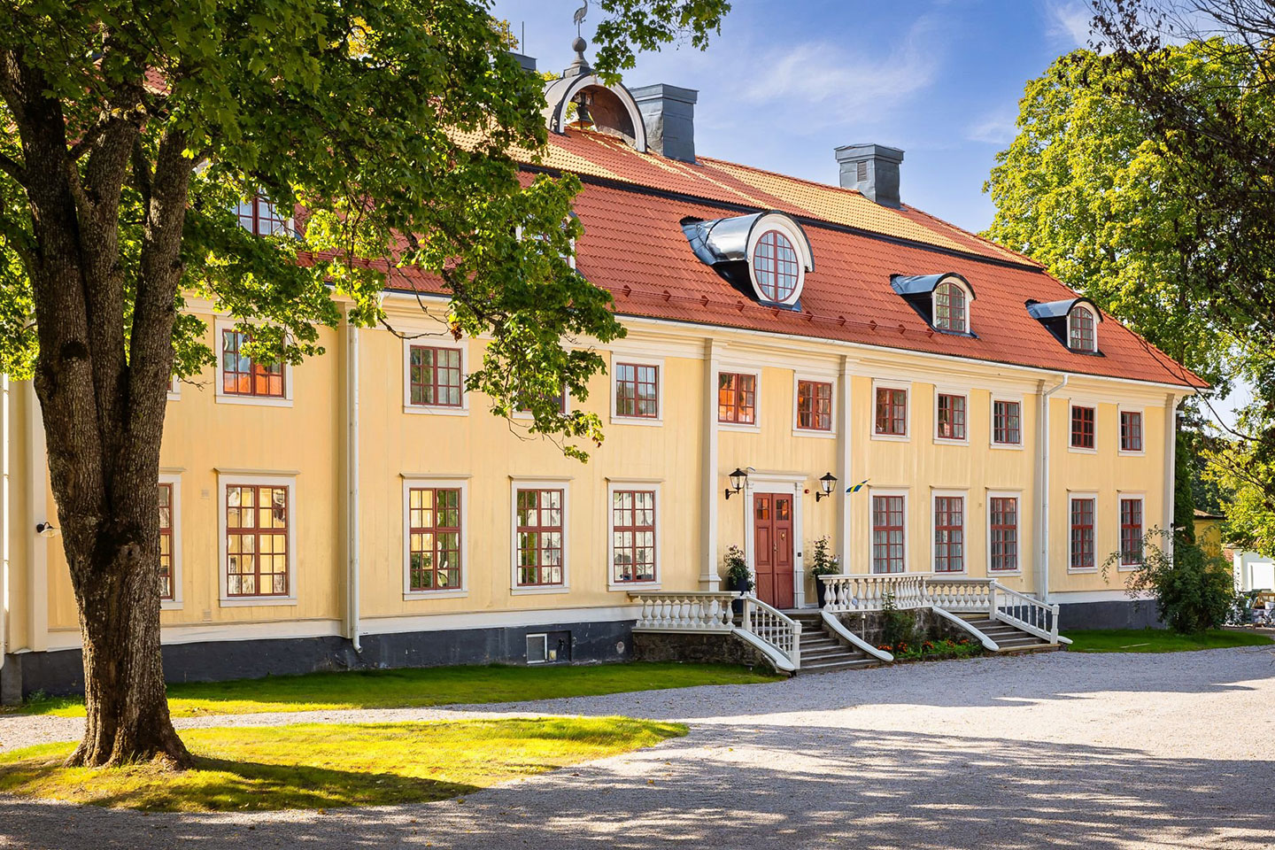 1 natt för 2 med spaentré eller 2-rätters middag på Söderfors Herrgård