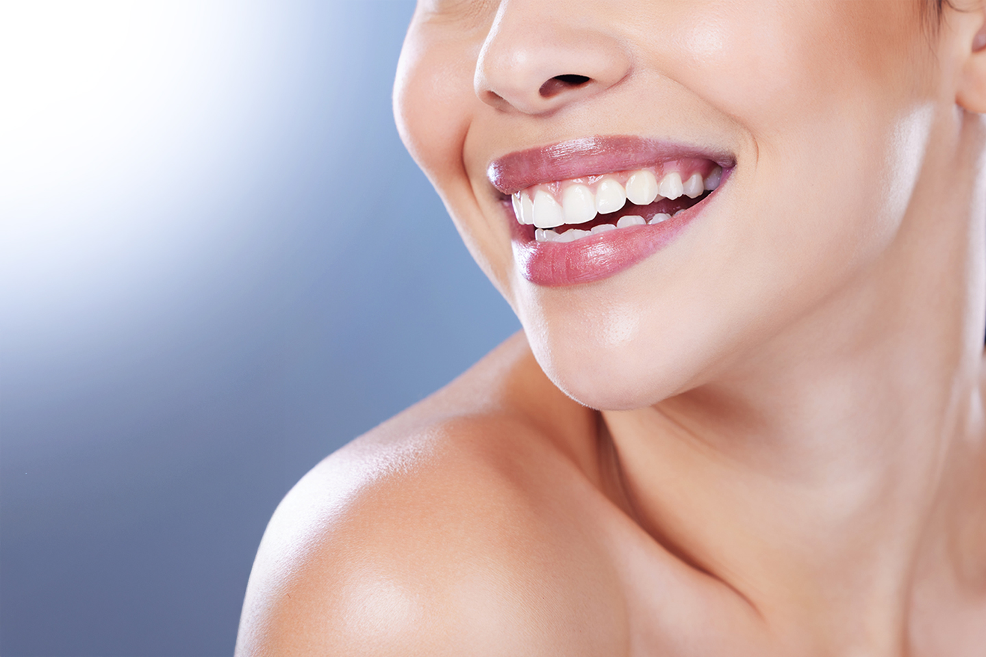 Undersøkelse + Rens + Fylling av et hull (opptil 3 flater) hos Tannlegehuset i Lillestrøm