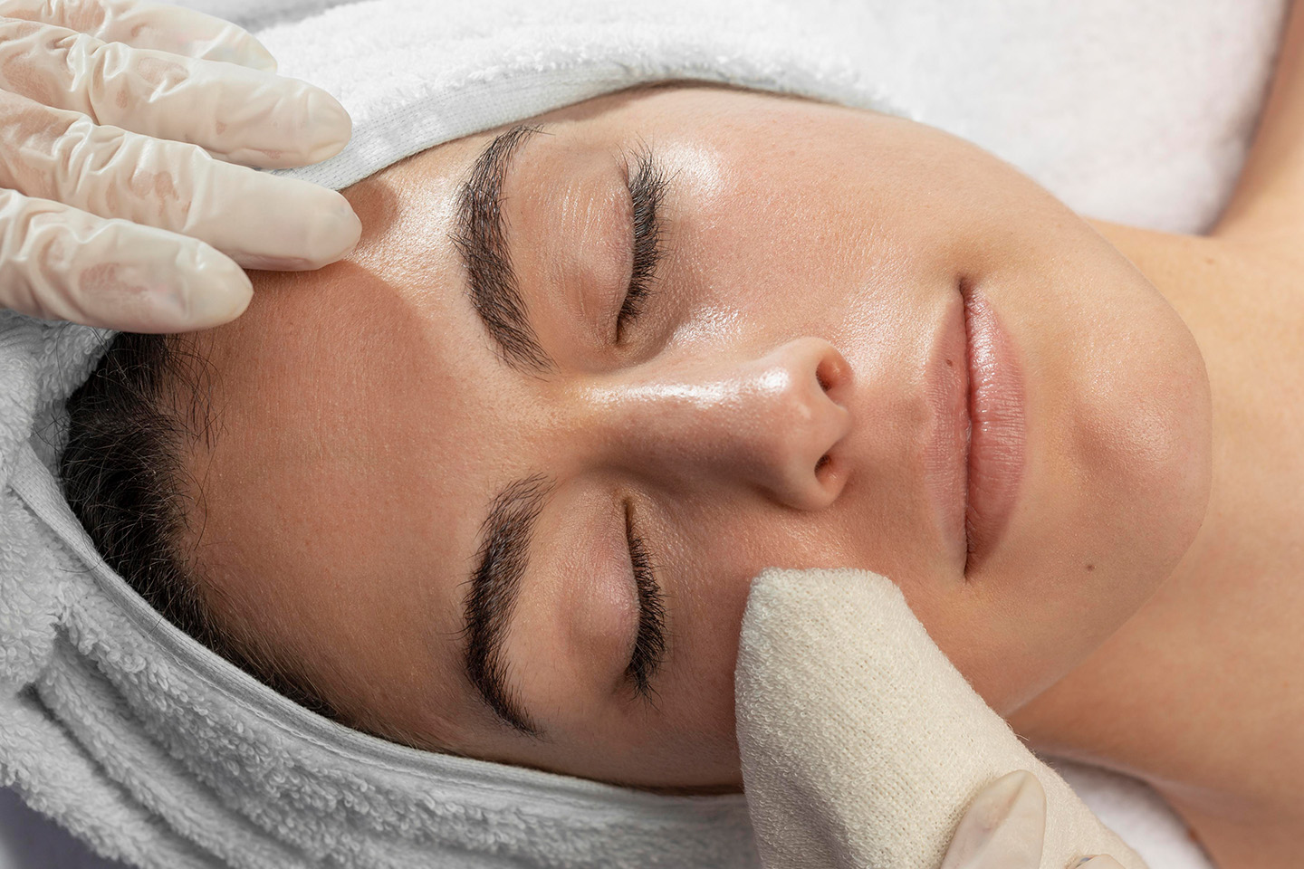Glow Hydration Facial hos Maha Studio vid Triangeln i Malmö