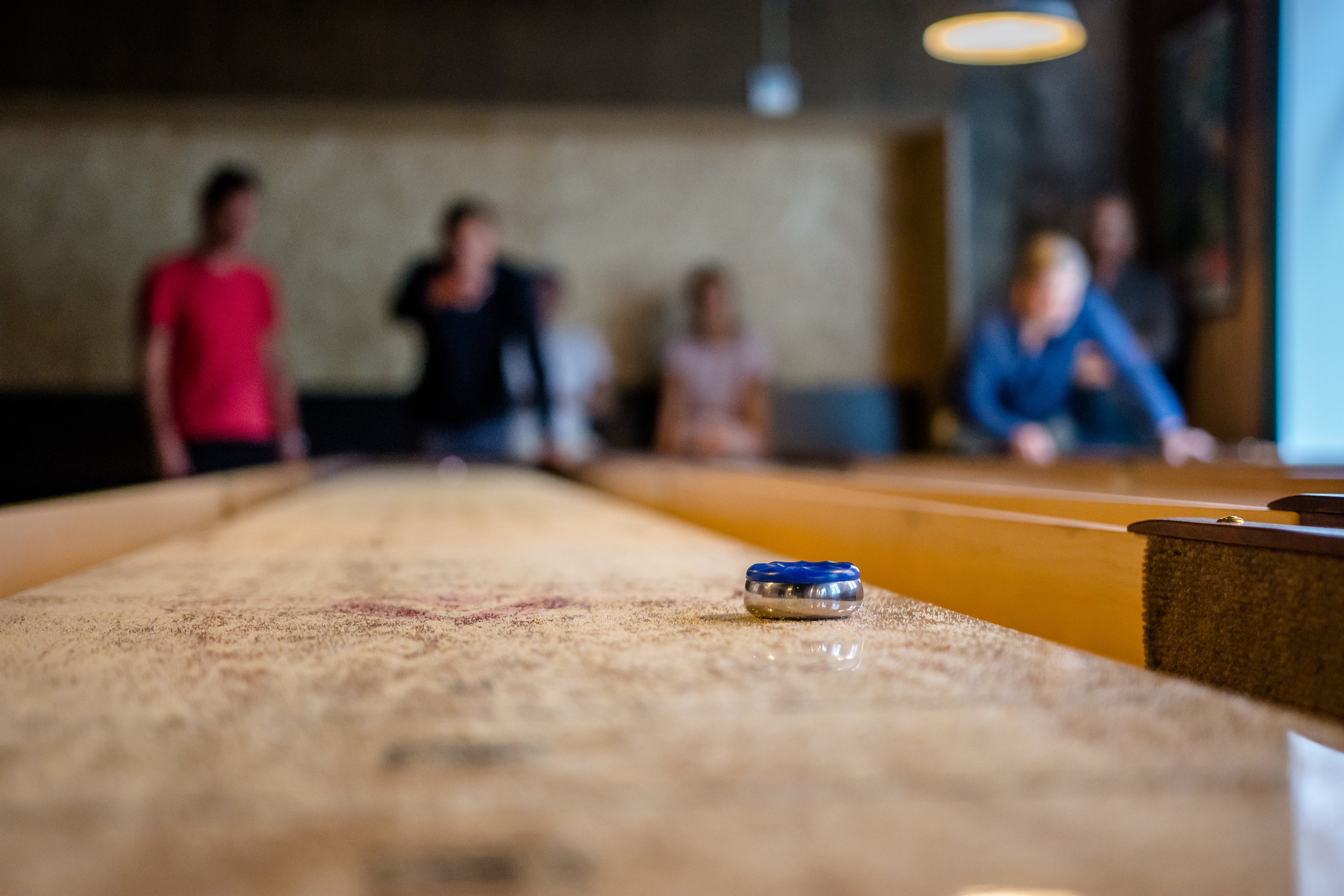 Spill shuffleboard i 1 time hos RØØR, midt i Oslo sentrum (2 av 8)