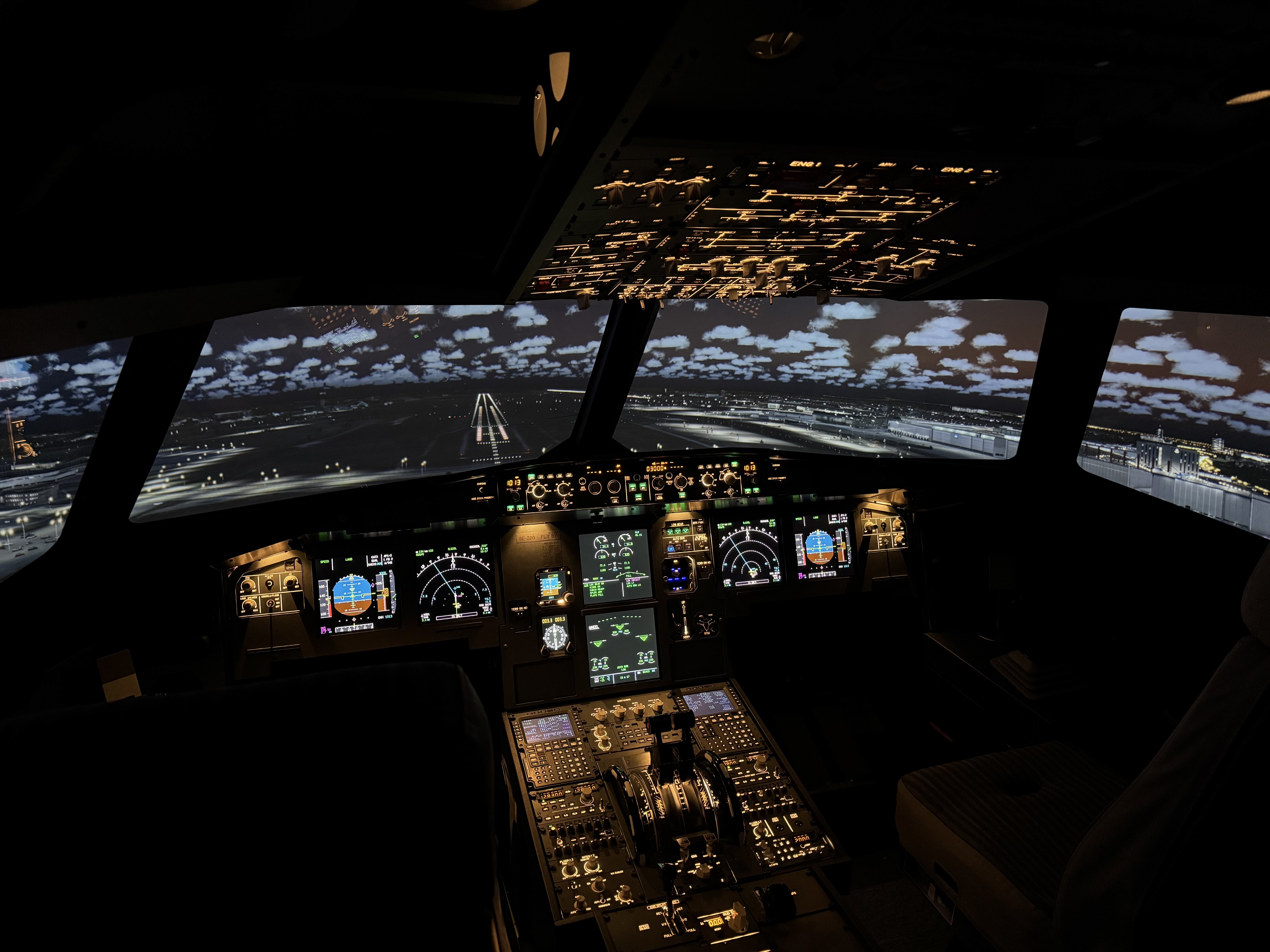Flyg Airbus A320 i Flygsimulator hos FlyBy på Quality Hotel View i ...