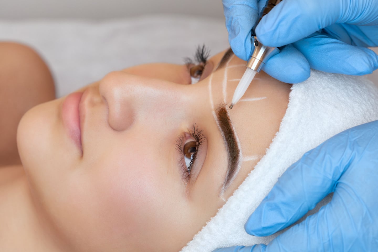 Microblading 3D med/utan shading hos Sanaz Skönhet på Södermalm