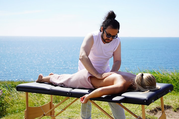 Valfri massage hos Relaxator, välj mellan 5 olika, 45-60 min