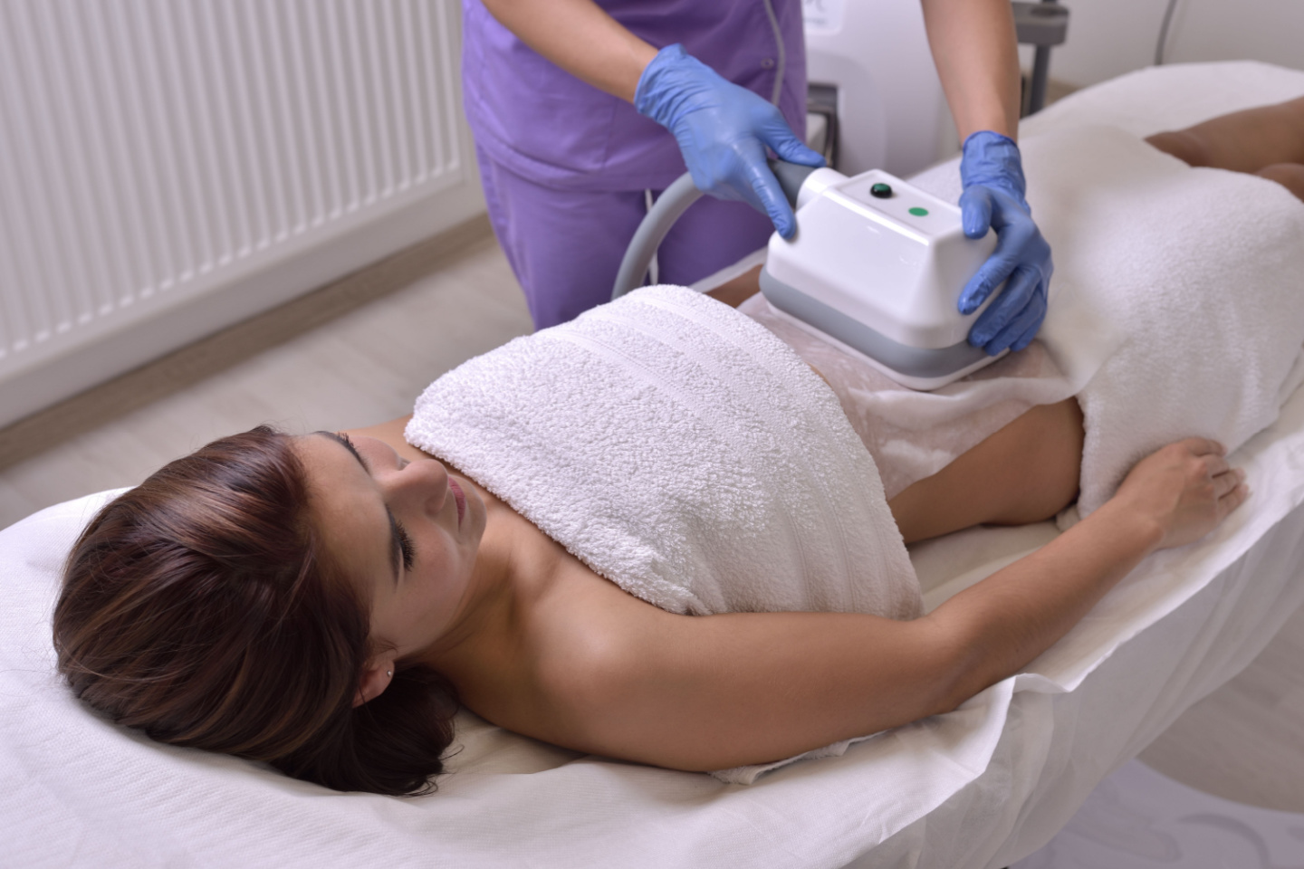 Fettfrysning med Cryolipo Ice Extreme hos Estetica Clinic på Östermalm