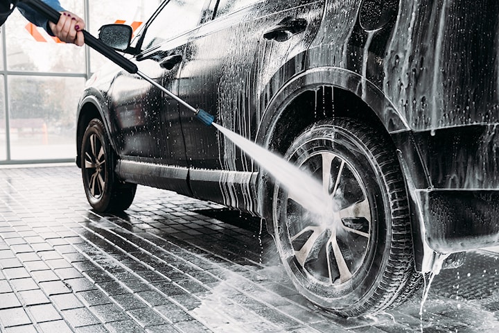 In- och utvändig biltvätt hos Auto Clean i Solna