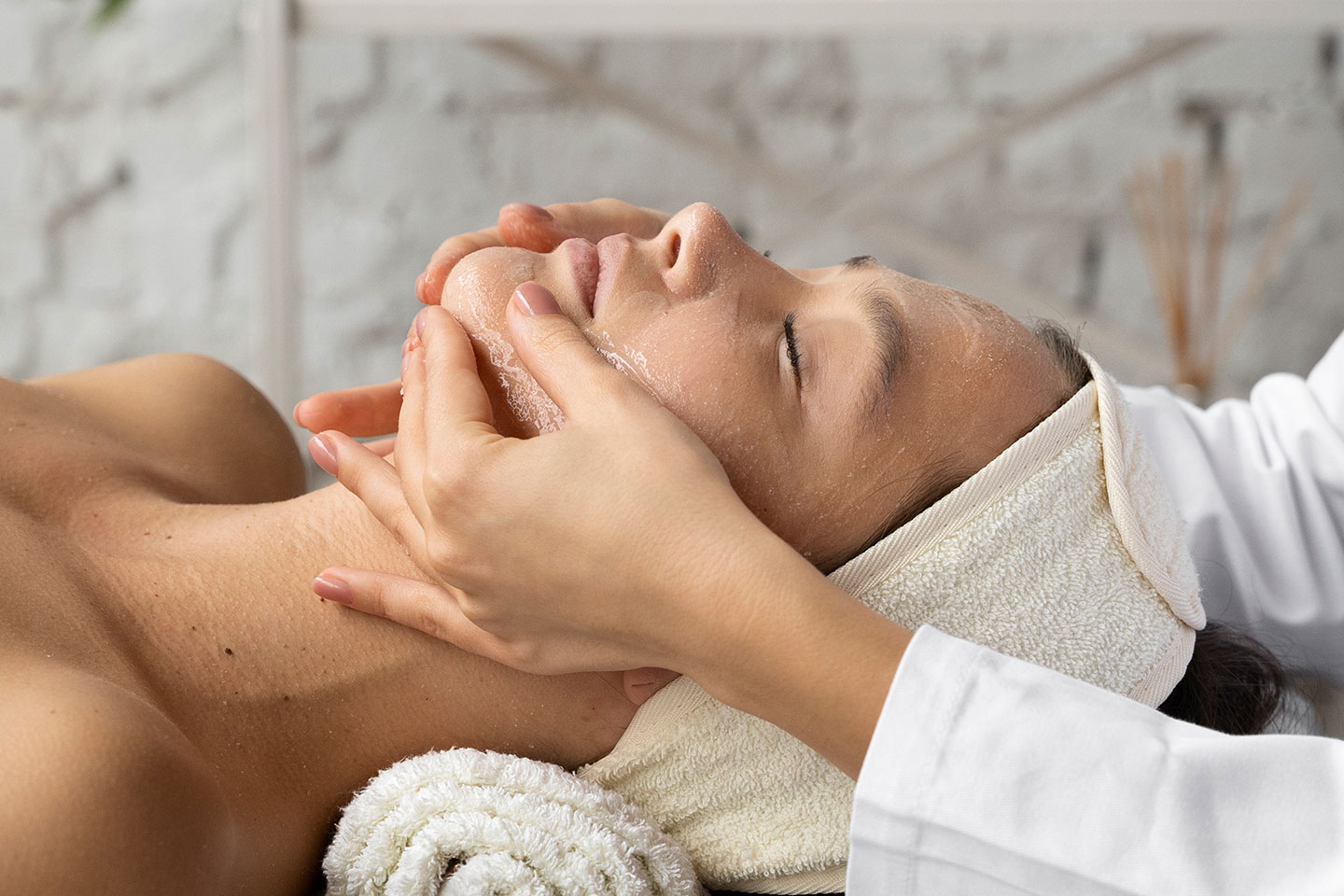 Lyxig spa och massagebehandling hos Botanik By Lani vid Redbergsplatsen