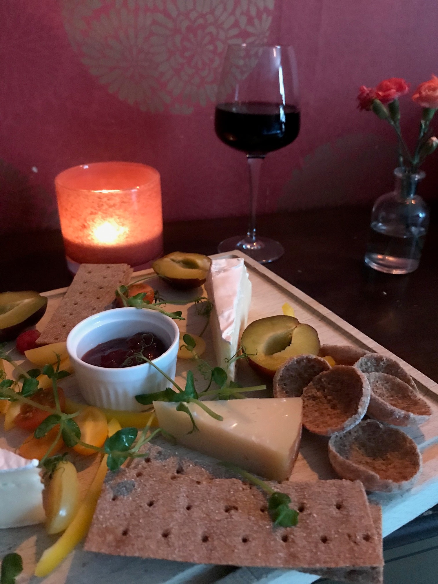 1 natt för 2 inkl. ostbricka med 1 glas vin och middag på Plevnagården (2 av 8)