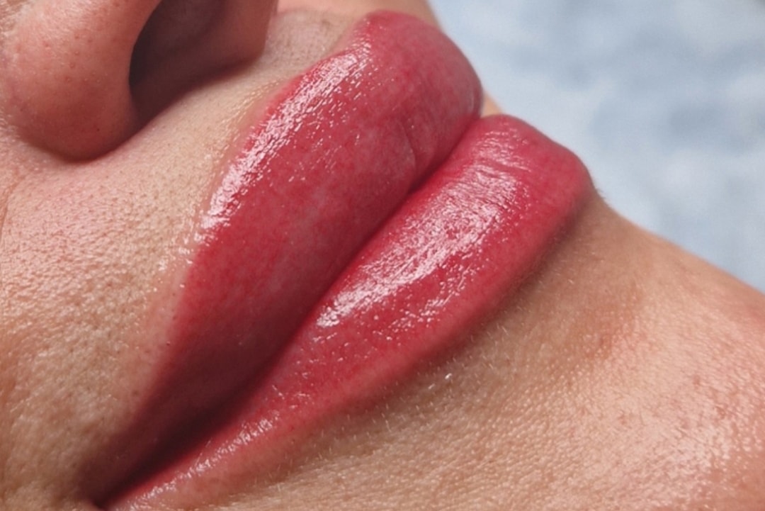 Kosmetisk läpptatuering- Lip blush (2 av 3)