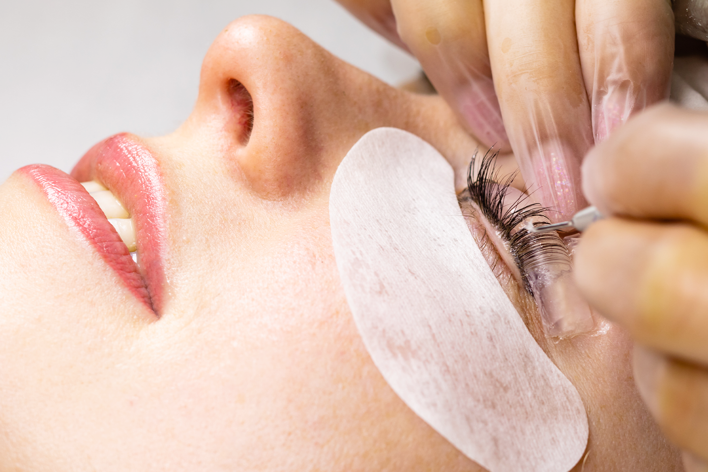 Lash lift, brow lift eller kombo hos GlowMey i Malmö