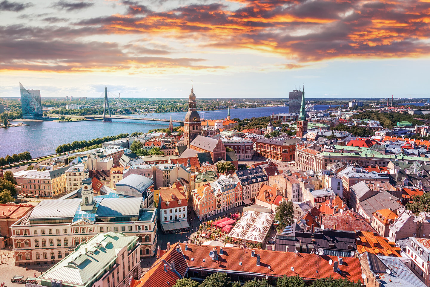 To netter i Riga inkludert fly, hotell og frokost. Fra 2 299,- pr person. (1 av 6)