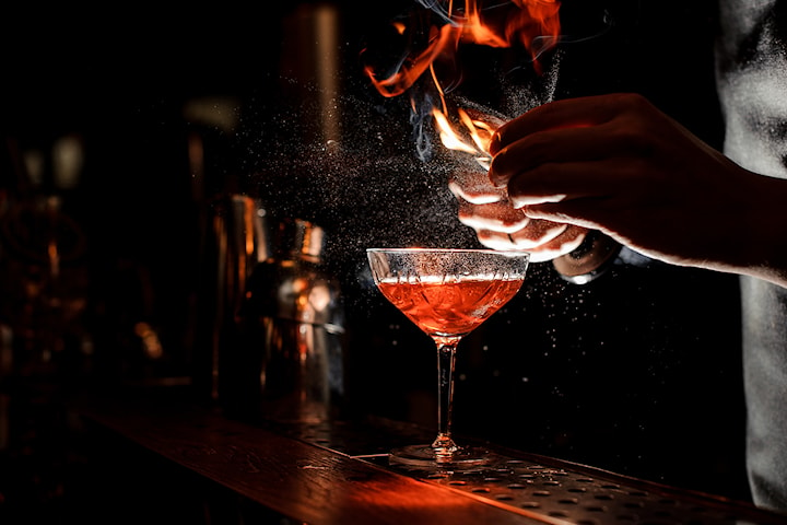 Cocktailprovning med 5 drinkar inkl. tillbehör hos Steampunk
