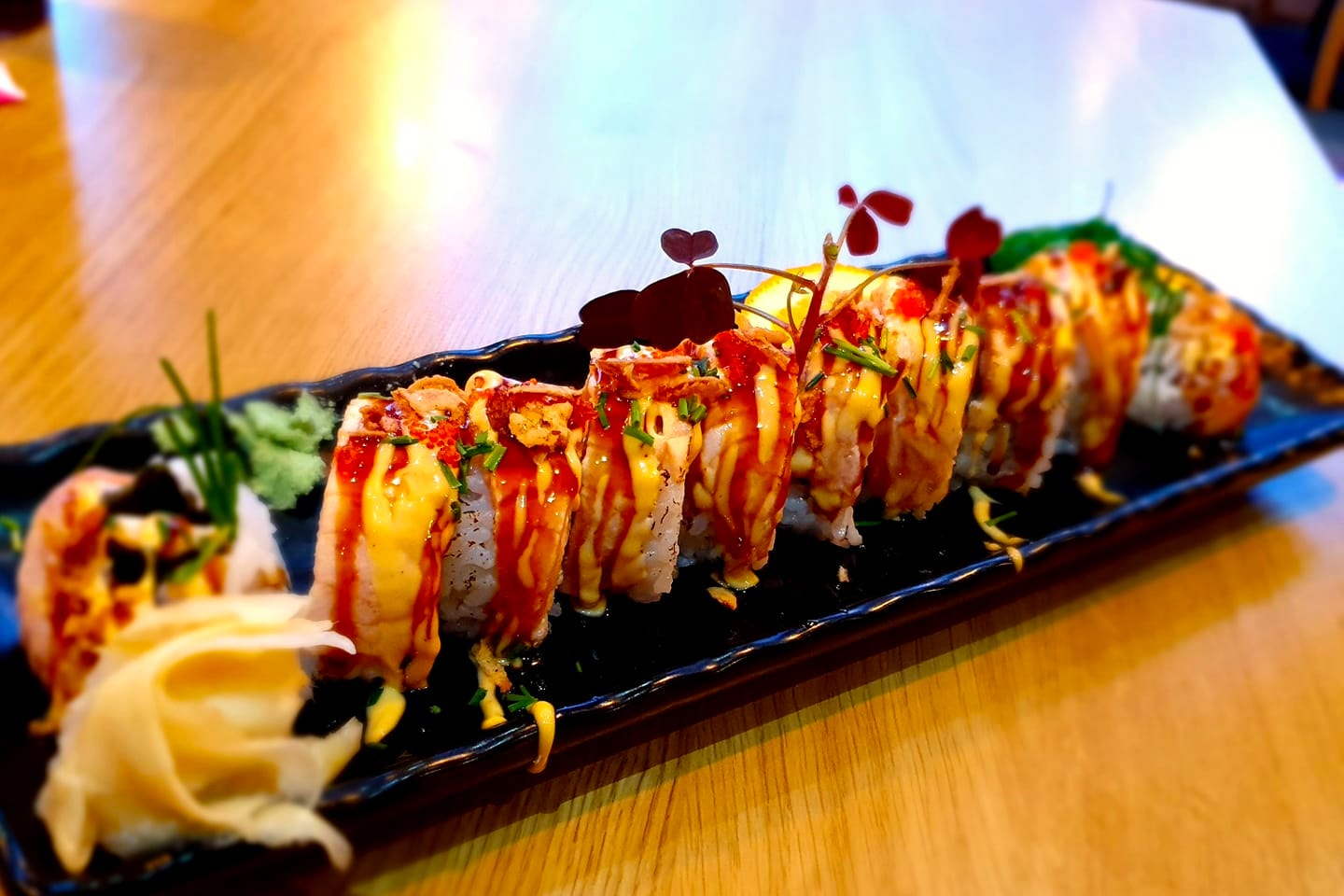 Sushi, 16 eller 30 bitar, på Takara Sushi & Ramen (1 av 4)