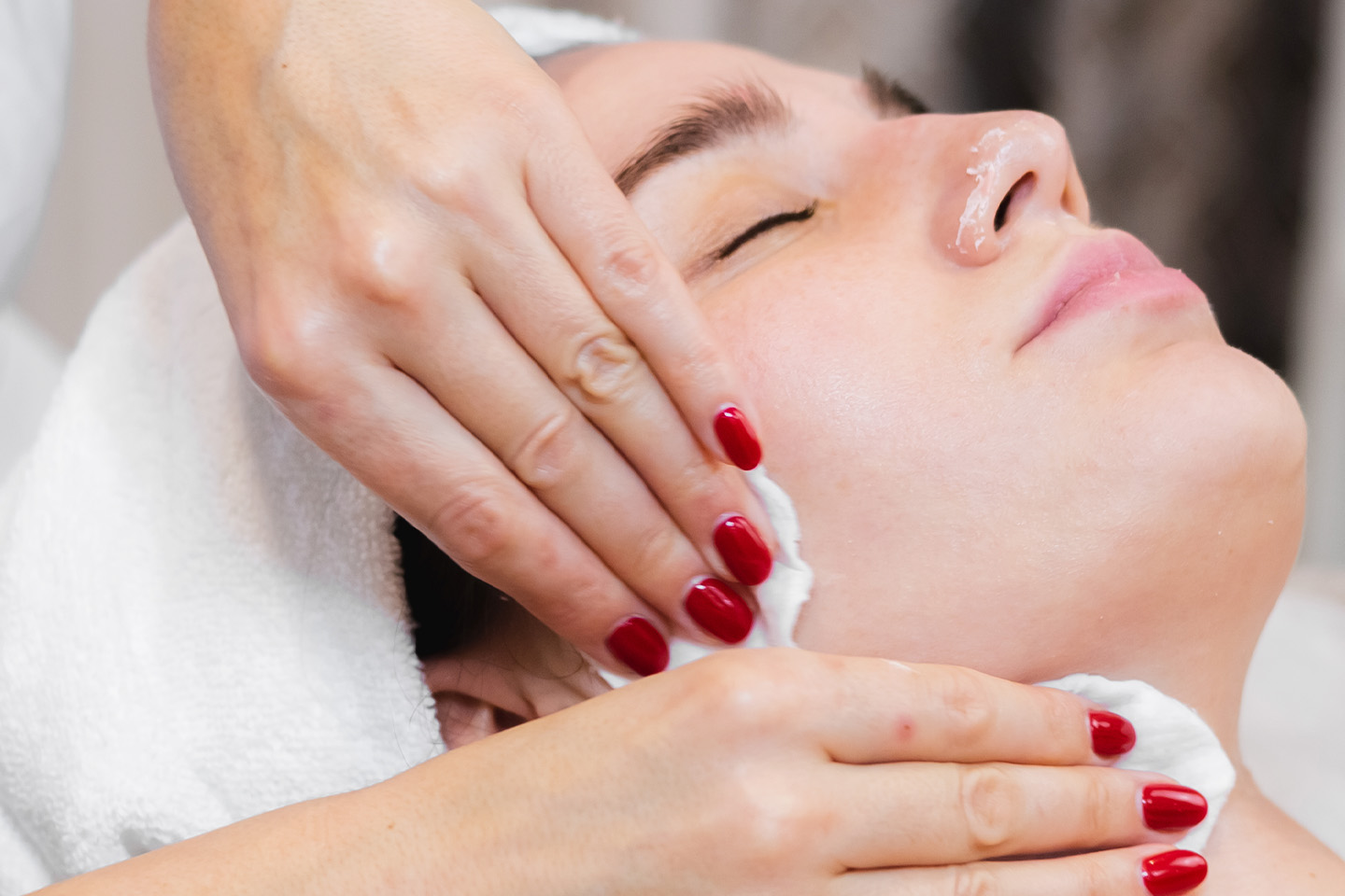 Klassisk ansiktsbehandling 60 min hos Filling Beauty i Trelleborg