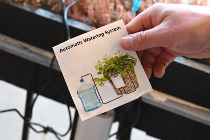 Automatisk blomvattnare med 6 utgångar för 6 växter samtidigt