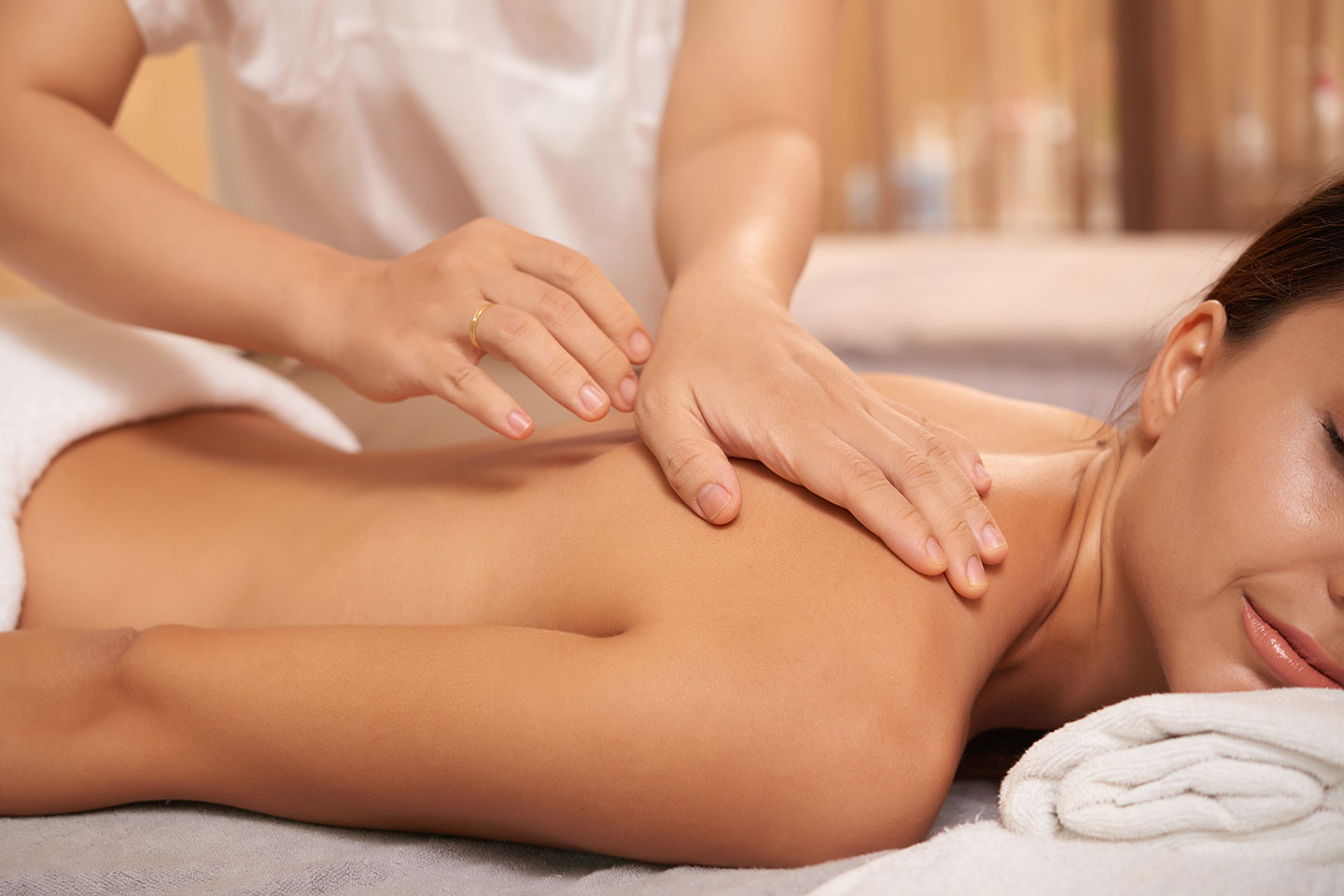Avslappningsmassage eller Wellness-lymfmassage vid Backaplan