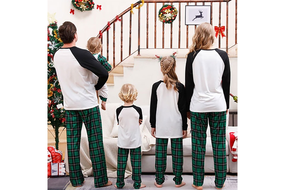 Matchande julpyjamas för hela familjen (3 av 8)