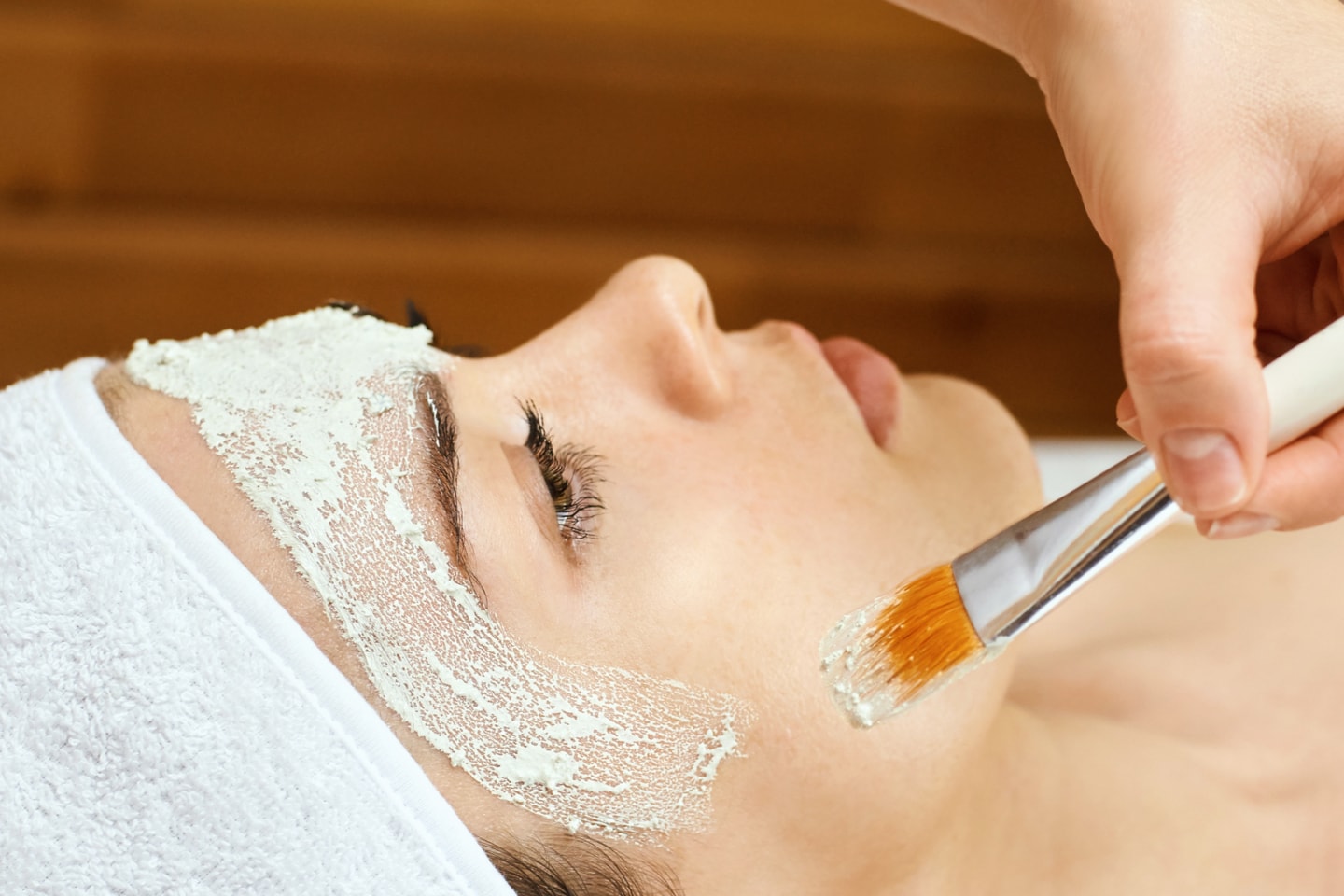 Ansiktsbehandling med kemisk peeling  inkl. mask och massage i Kungsbacka (1 av 9)