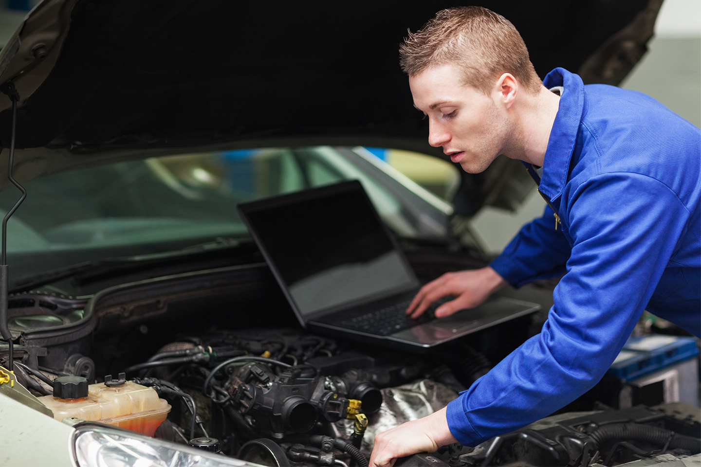 Full diagnose og feilsøking for alle bilmerker hos Ringen Bilverksted avd. Grefsen