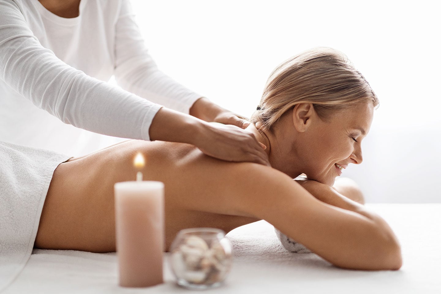 Ayurvedisk ryggmassage 60 min hos Botanik by Lani vid Redbergsplatsen