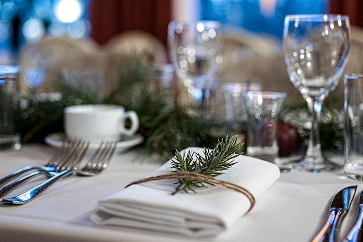 Julbord inkl. boende, spa och frukost för 2 på Lundsbrunn Resort