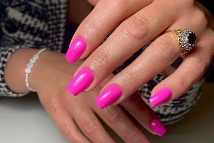 Manikyr med CND Shellac i Mölndal