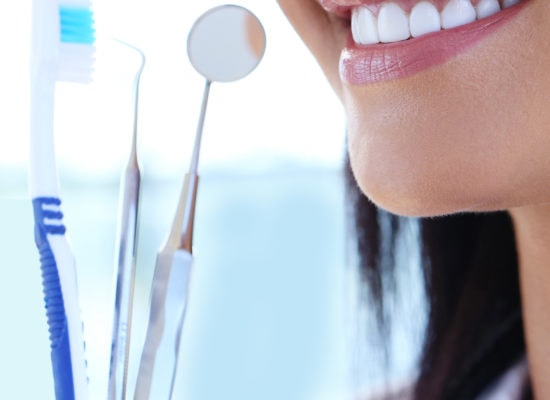 Komplett tannlegeundersøkelse med AirFlow hos Oslo Tannklinikk (3 av 4) (4 av 4)