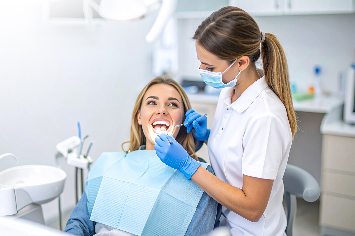 Undersøkelse + fylling av et hull hos Dental Studio på Lørenskog