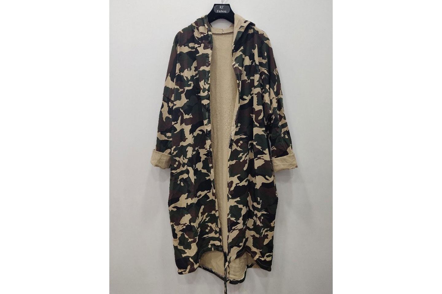 Lång hoodie med camouflagemönster (2 av 12)