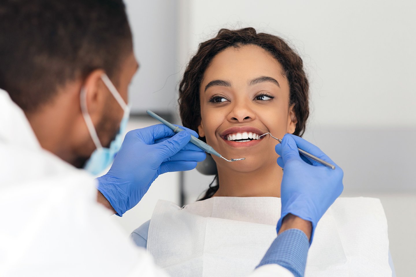 Komplett tandundersökning hos leg. tandläkare på Norrmalm