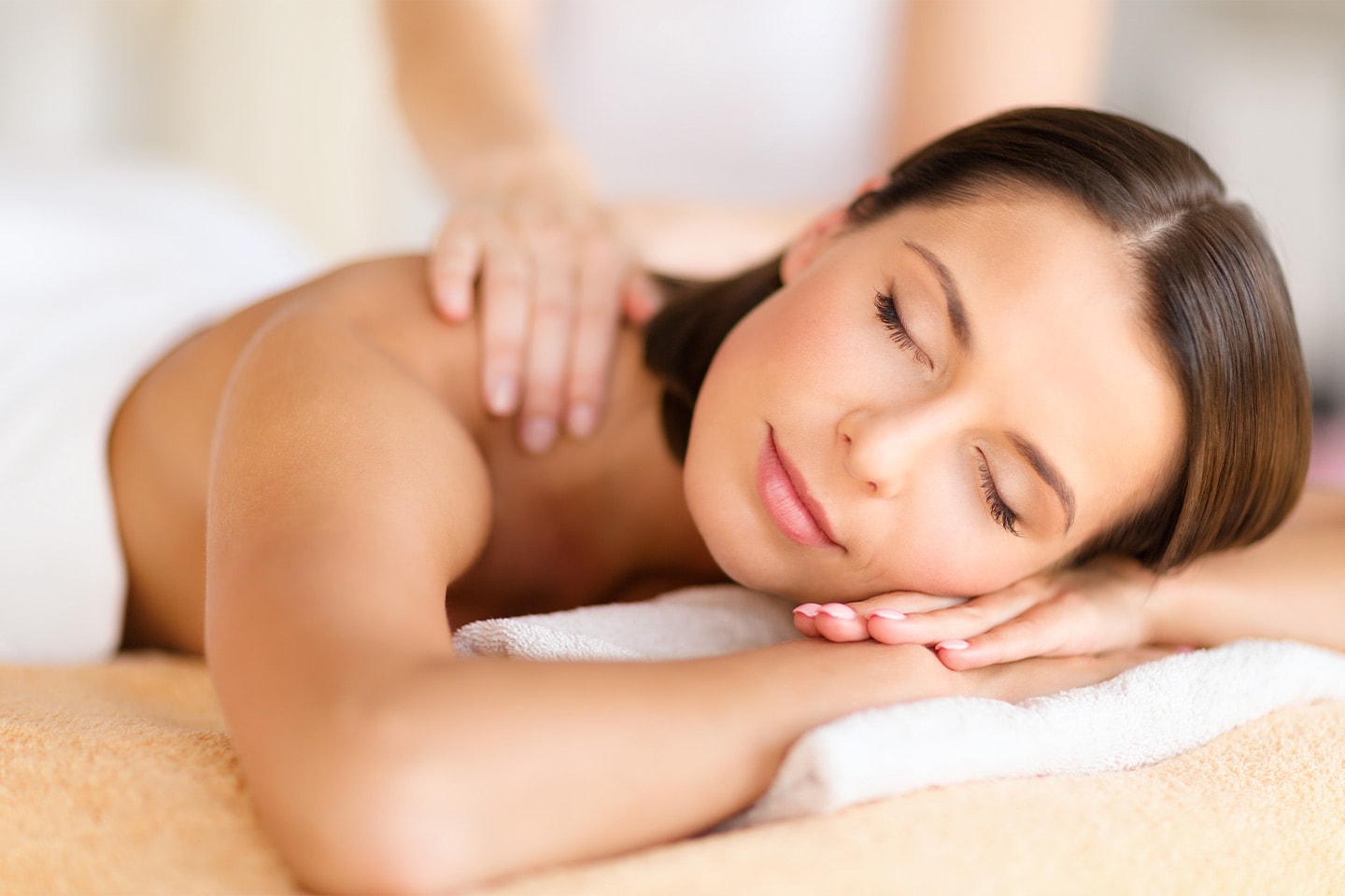Få 45 minutter valgfri massasje hos Hair & Beauty Salon i Lørenskog (1 av 4)