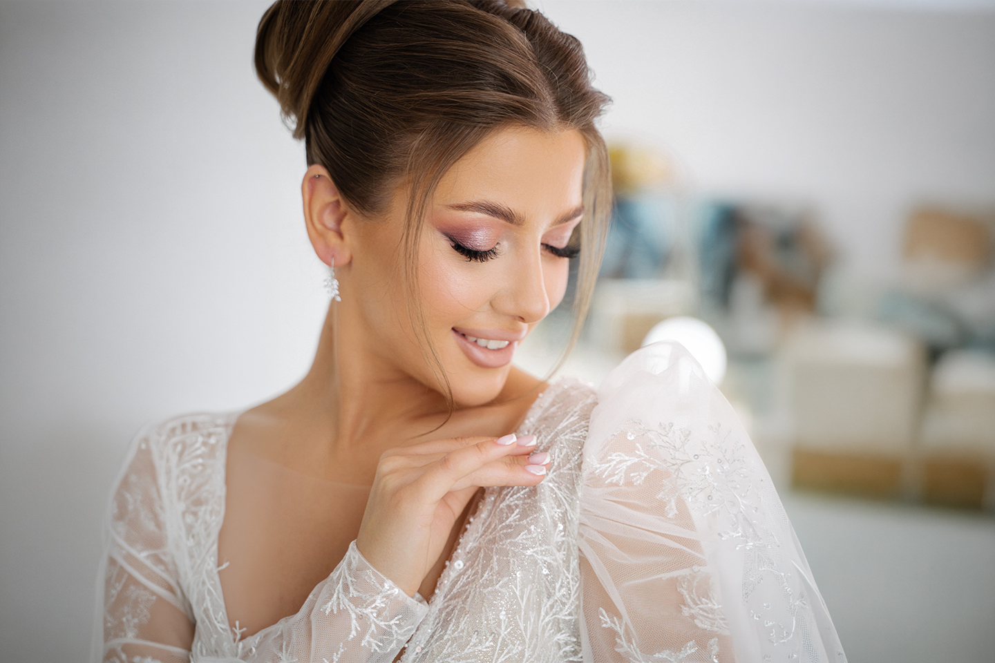 Profesjonell hår & makeup på lokasjon – perfekt til bryllup, forlovelse eller fest