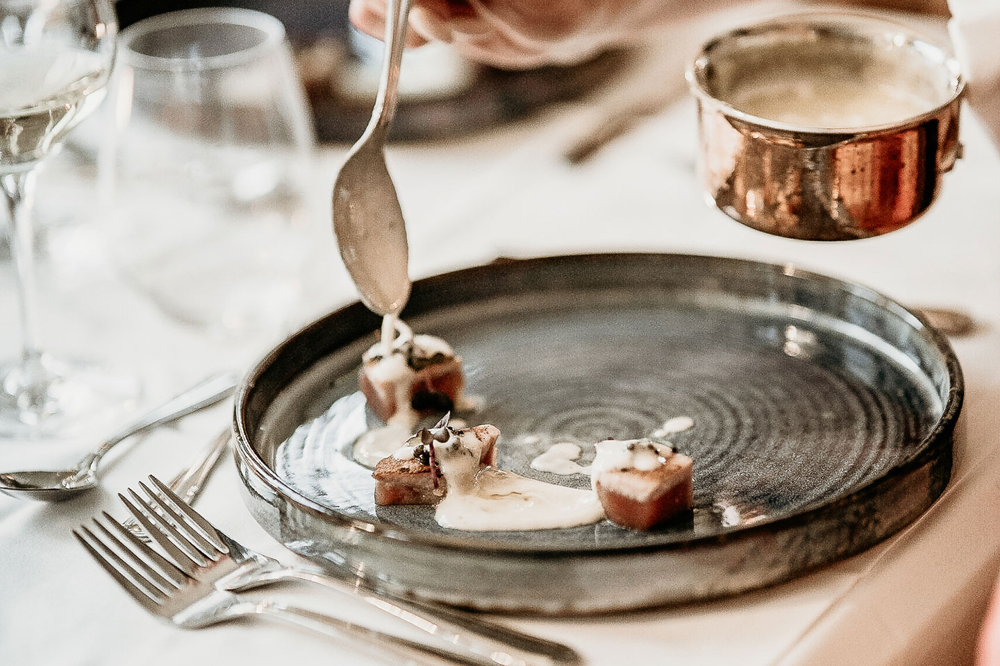 Herrgårdshelg för 2 med 5-akters smakupplevelse på Villa Brunnby