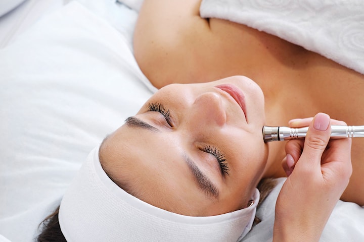 Microneedling ansiktsbehandling hos DM Beauty Clinic, Avenyn