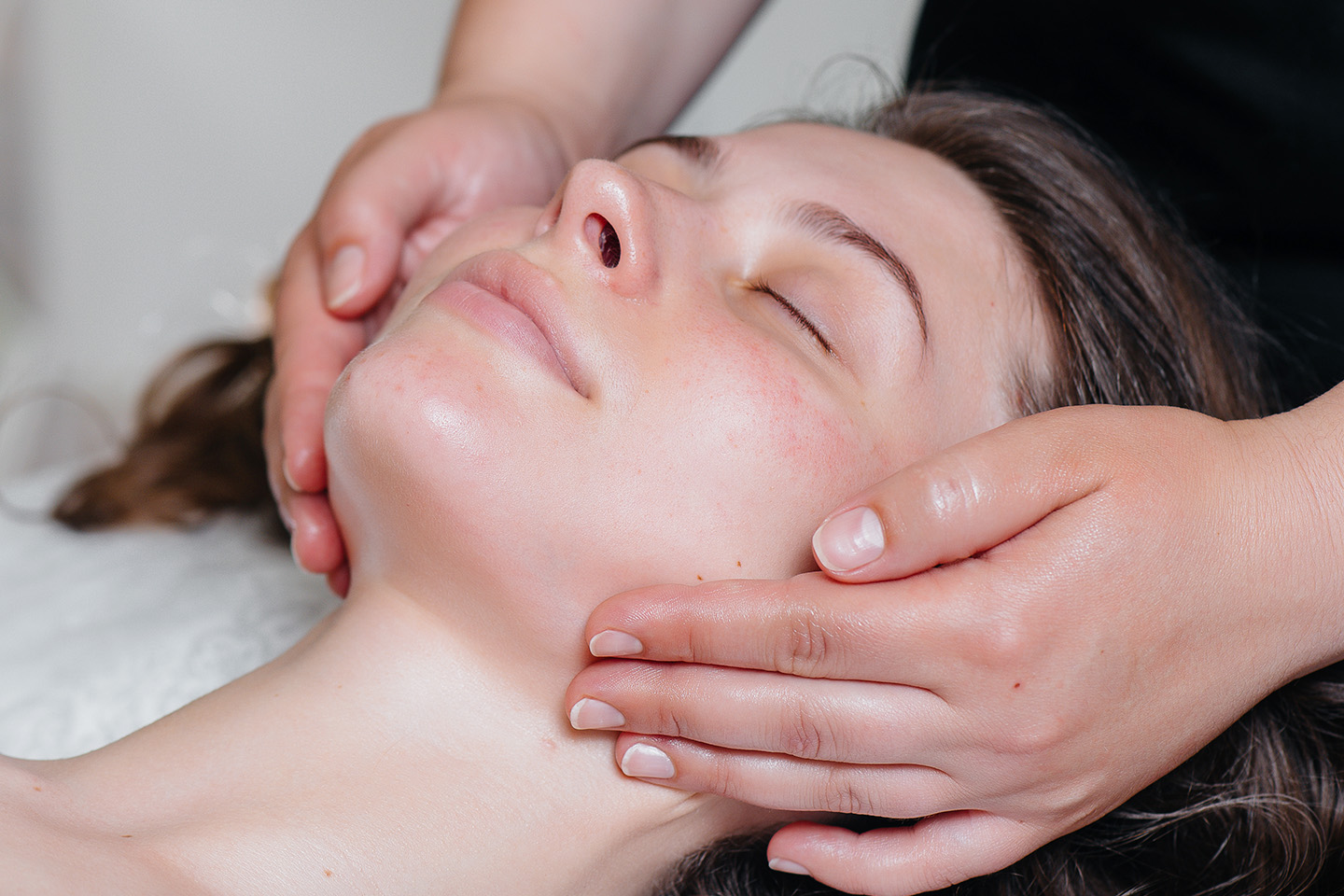 Face fitness massage 60 min hos Calico Studio by Vefa i Eriksberg