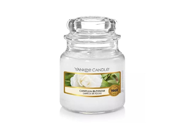 Yankee Candle Classic Small Jar Camelia Blossom 104g