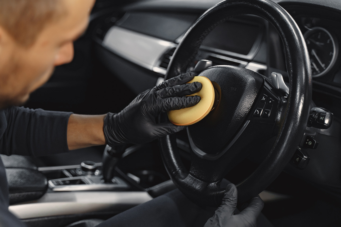 Platinum biltvätt invändigt och utvändigt hos DriveWash Partille