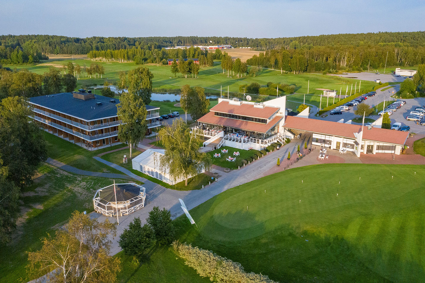 Golfpaket med boende, middag och spel på valfri GolfStar bana i Stockholm