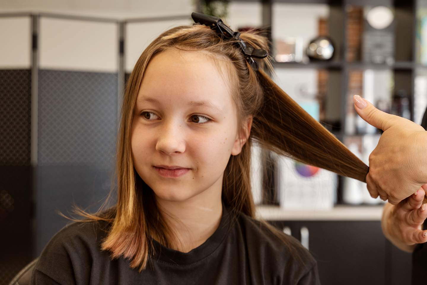 Barnklippning hos Moon Beauty Salong i Sollentuna