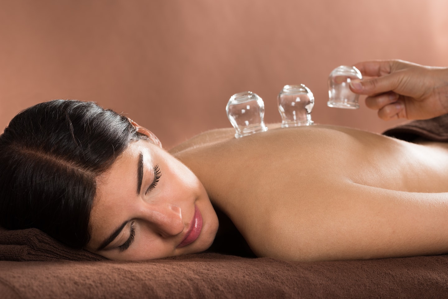 Djupgående massage med koppning 60 minuter (1 av 2)