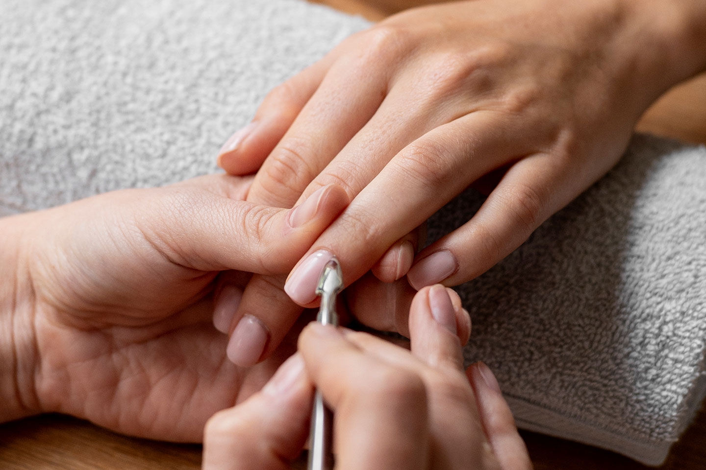 Manikyr eller pedikyr hos Lin Nail & Spa på Södermalm