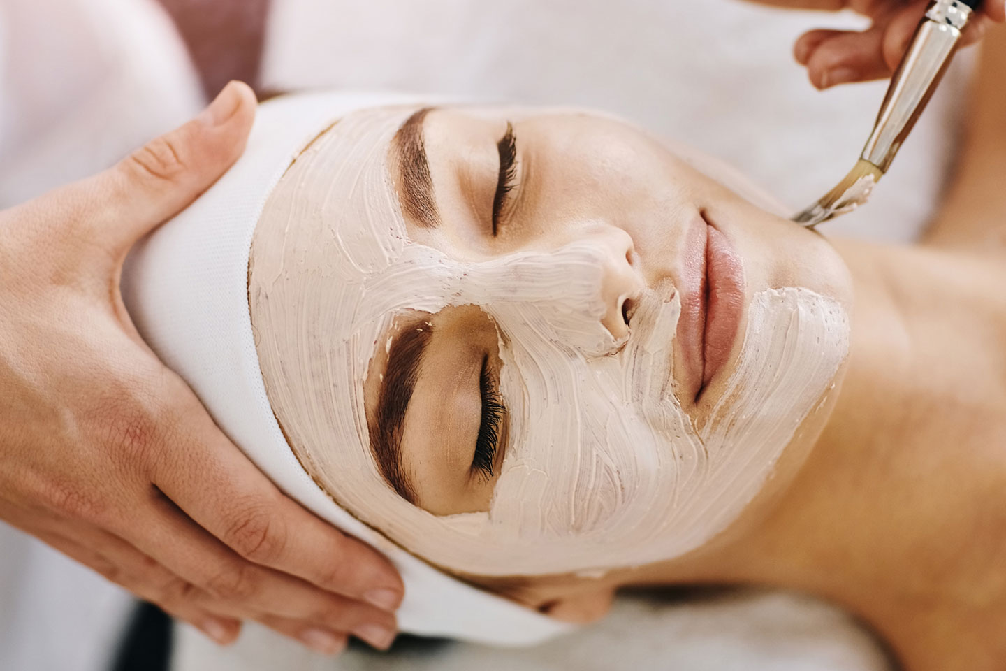 Klassisk djuprengörande ansiktsbehandling 40 min i Sundbyberg