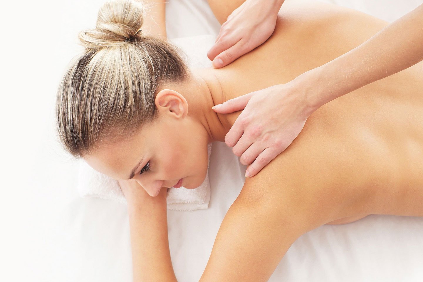 Medicinsk massage 1 el. 3 tillfällen á 50 min hos Artira Wellness